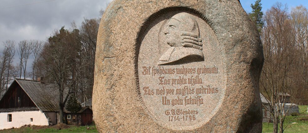 Gedenkstein für Stender in Eglaine.