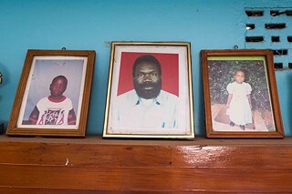 Alte Familienbilder mit Lucy's 2006 verstorbenen Ehemann