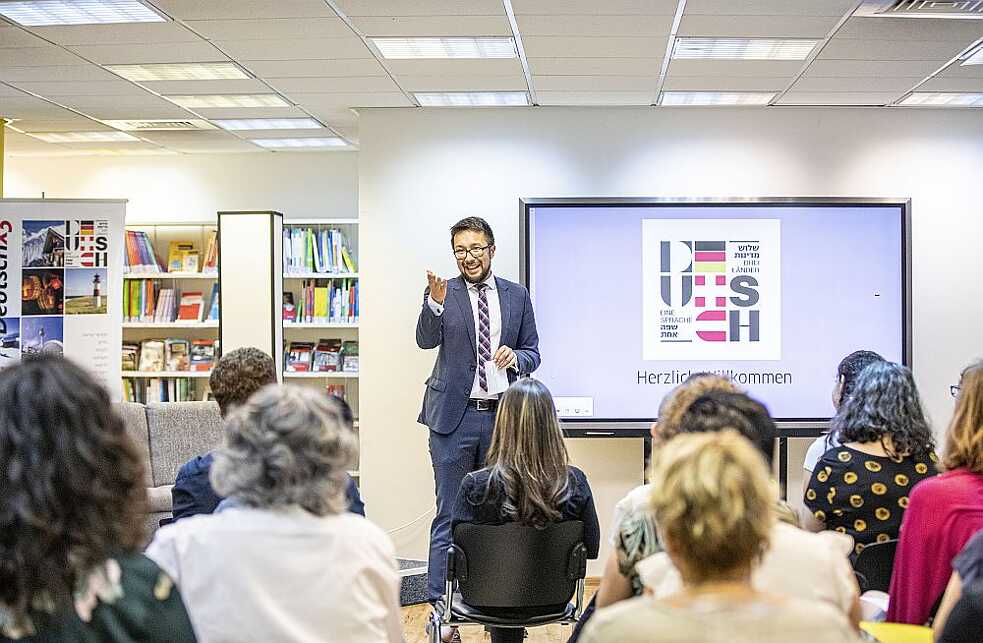 האיאטו יאמטו נספח התרבות בשגרירות גרמניה בתל אביב,