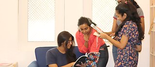 Schülerinnen in Colombo