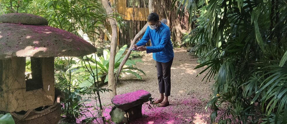 Omer Wasim met with landscape architect Arabinda Fernando during his research in Colombo in his private garden. 
