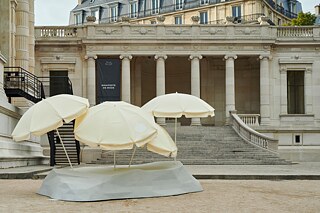 Ayzit Bostans Installation „Parasol“ im Palais Galliera. 