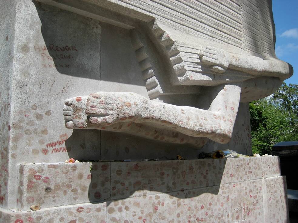 Cimetière du Père-Lachaise in Paris: Das Grab von Oscar Wilde 