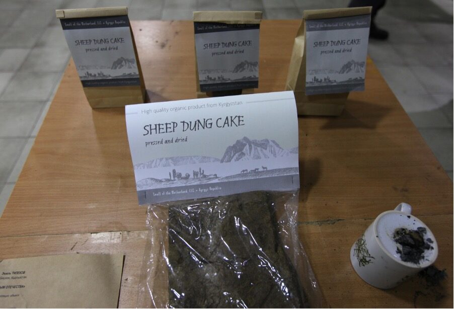 エミル・ティレコフ、《Smell of the Motherland》、インスタレーション、議論のためのプラットフォームEsimde特別賞、写真：ムラトベック・ジュマリエフ