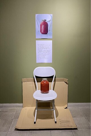 K. Murr、《Jar of Tomatoes》、インスタレーション、写真：Aysalkyn Adysheva