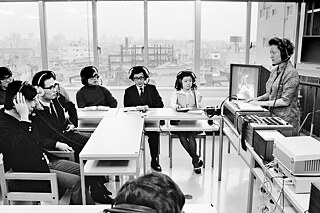 The Goethe-Institut used this innovative approach to language learning all over the world – like here at the Goethe-Institut Tokyo in 1977. 