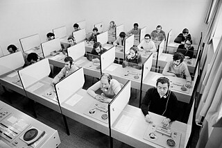 Language classes at the Goethe-Institut Munich in 1984. In this advanced language lab configuration, every learner has an individual booth outfitted with a tape deck. 