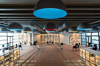 Today, Goethe-Institut libraries are not only more inviting and attractive, like here in Athens; they also offer a whole host of new content and options. 