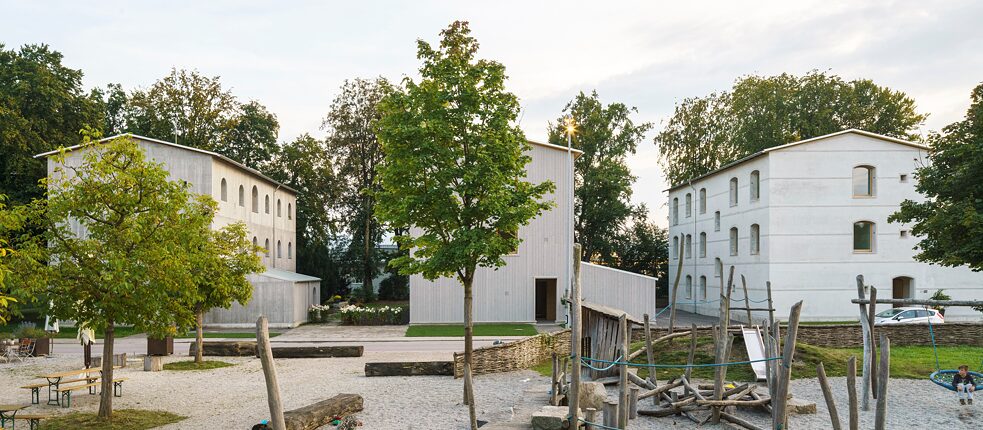 Brick, concrete and timber: architect Florian Nagler and his team experimented with the construction of energy-efficient housing using standard materials as a basis, with three model buildings in Bad Aibling.