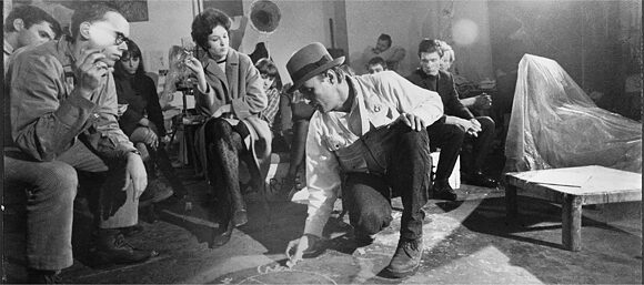 Joseph Beuys mit Studenten im Ringgespräch, Raum 20, Staatliche Kunstakademie Düsseldorf, 1967 (links: Johannes Stüttgen)