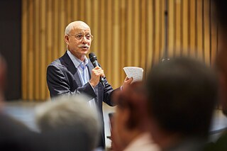 Der US-amerikanische Ökonom Jeremy Rifkin spricht in seiner Key Lecture über „Die Rolle des Teilens in der dritten Revolution“.
