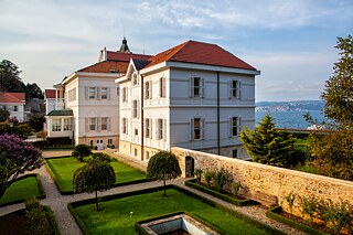 Die Kulturakademie Tarabya bietet sieben Apartments, einen gemeinsamen Begegnungsraum und zwei Ateliers.