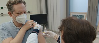 SFF 2021: Hirschhausen as Vaccination Test Subject