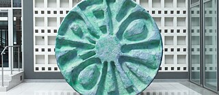 Zuzanna Czebatul, Macromolecule Exploiting some Biological Target, 2021, polyester, digital print on nylon © Photo: Bert Heinzlmeier. Courtesy Zuzanna Czebatul Zuzanna Czebatul, Macromolecule Exploiting some Biological Target, 2021, polyester, digital print on nylon