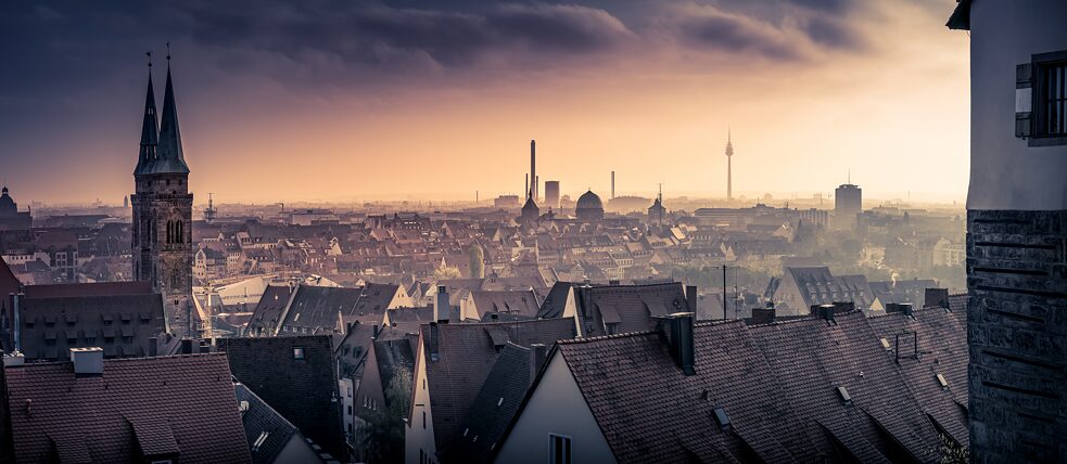 The rust-red roofs of Nuremberg, where some streets surprisingly offer an almost Mediterranean flair: view from Nuremberg Castle.