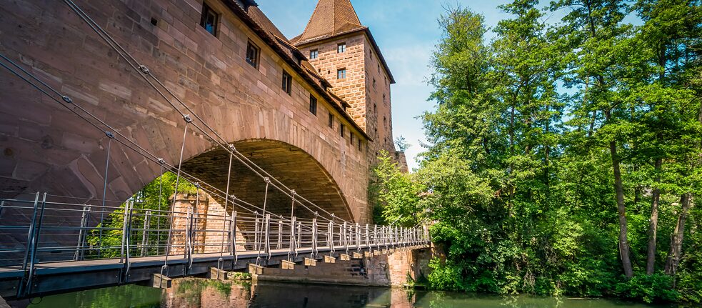 Die wohl romantischste Brücke der Stadt: Der Kettensteg ist die angeblich älteste erhaltene Kettenbrücke in Kontinentaleuropa.
