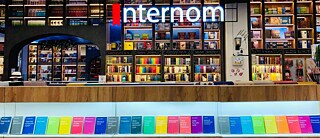 Farbenfroh: Die neue Reihe „Monsudar Literatur“