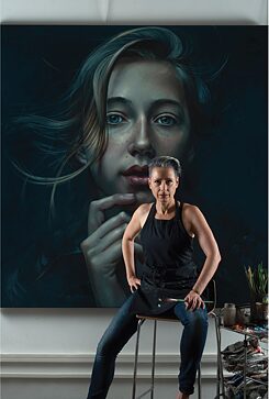 Die deutsch-australische Künstlerin Kathrin Longhurst im Atelier