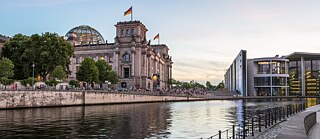 Berlin - vue de la Spree avec le Reichstag