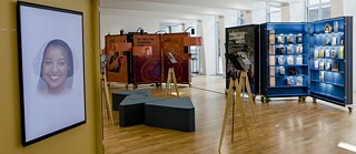Eröffnung der Ausstellung UNIVERSUM.MENSCH.INTELLIGENZ im Juni 2021 in der Zentrale in München