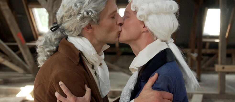 Zwei sich küssende Männer