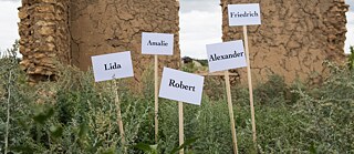 Kärtchen mit Namen der repressierten Wolgadeutschen