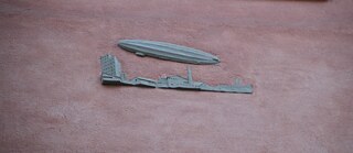 Zeppelin an einer Hausfassade