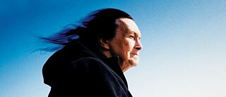 Person schaut in die Ferne