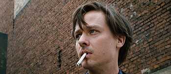 Tom Schilling in "Fabian oder Der Gang vor die Hunde" (2021)
