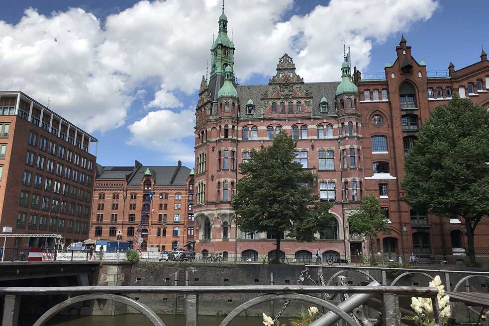 Das Speicherstadtrathaus bei Sankt Annen 1