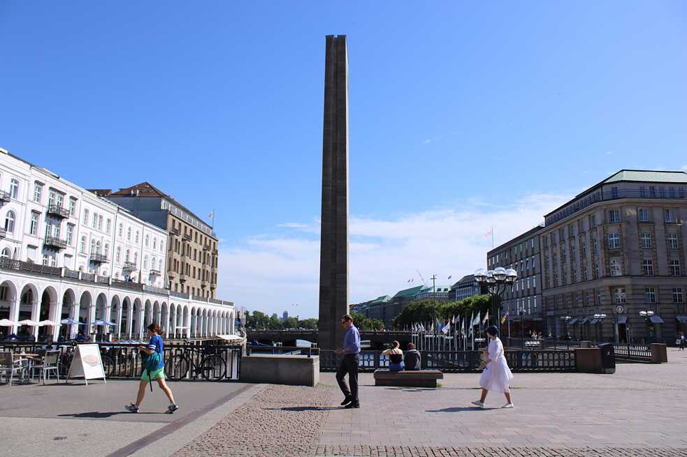 Das Denkmal für die Gefallenen beider Weltkriege am Rtathausmark