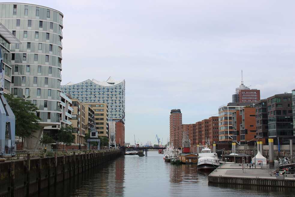 Die Elbphilharmonie von den Marco-Polo-Terrassen