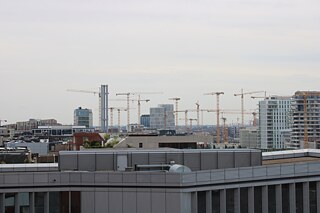 Die Kräne der Hamburger Baustellen von der Elbphilharmonie gesehen