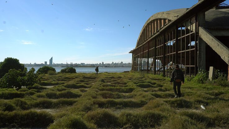 Alte Halle an der Bucht von Montevideo