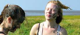 Monika Treut’s film “Von Mädchen und Pferden” about two lesbian girls in the German-Danish border region. 