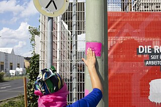 performance by Nuray Demir and Venuri Perera, at District *School Without Center, photo: Kim Bode, 2021