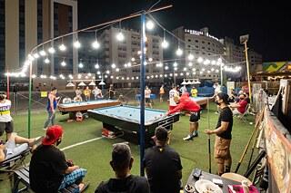 منطقة كبيرة وصاخبة في مركز منطقة ديرة وعلى بعد دقائق من محطة مترو الاتحاد تستضيف أنشطة ترفيهية ومطاعم وأكشاك صغيرة تخدم سكان المنطقة الذين في أغلبهم من الجالية الفليبينية.