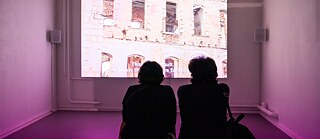 „Studio Bosporus“: Die Eröffnung der Ausstellung und des gleichnamigen Festivals „Studio Bosporus“ im Kunstraum Kreuzberg/Bethanien feierte zugleich das 10-jährige Bestehen der Kulturakademie Tarabya und gleichzeitig den 60. Jahrestag des Anwerbeabkommens zwischen Deutschland und der Türkei. | Foto: © Kulturakademie Tarabya/ Stephanie Steinkopf