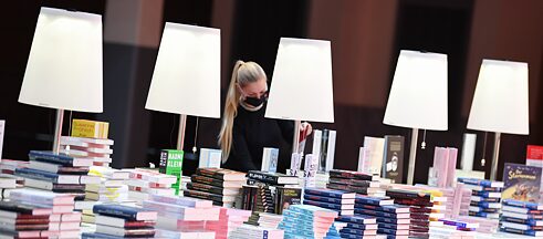 It happened, but it wasn’t the same: Due to the pandemic, the 2020 Frankfurt Book Fair took place under unusual conditions. This year, it is taking small steps back towards normality.