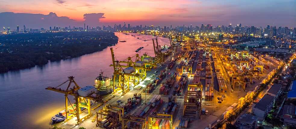 Globalisation was the buzzword of the 1980s: Back then, international corporations began outsourcing large parts of their production abroad to cut costs. Today, the world’s 50 largest corporations carry out 94 percent of their operations in supply chains.