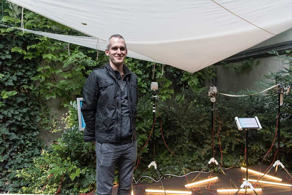 László András Halák und seine Installation <i>Lebensfaden</i>