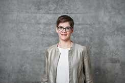Dr. Anne Vieth