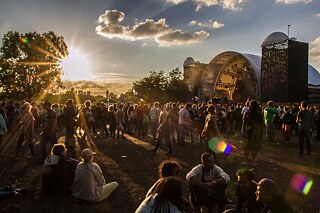 Das Gelände des Summerjam in der Dämmerung