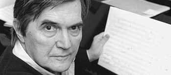 Weit über die Grenzen Deutschlands hinaus hat sich der Komponist und Pianist Hans Otte mit seiner Musik einen Namen gemacht: 1996 arbeitet er in seinem Bremer Haus an einer neuen Komposition. 
