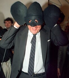 While Chancellor Kohl was not happy about his nickname “Birne” (the Pear), Foreign Minister Hans-Dietrich Genscher was all the more pleased with his: In 1989 he tried on a Genschman mask.
