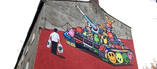 Das Mural „Tankman“ von A. Signl aus der Captain Borderline Crew von 2021 erinnert an die Ereignisse vom Tian’anmen-Platz von 1989 und das China von heute.