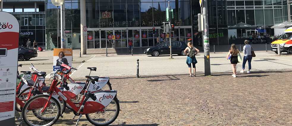 Der Eingang des Freiburger Hauptbahnhofes