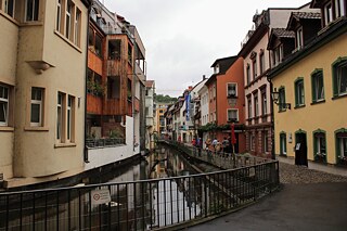 Die Fischerau, das ehemalige Fischer-Viertel im historischen Zentrum