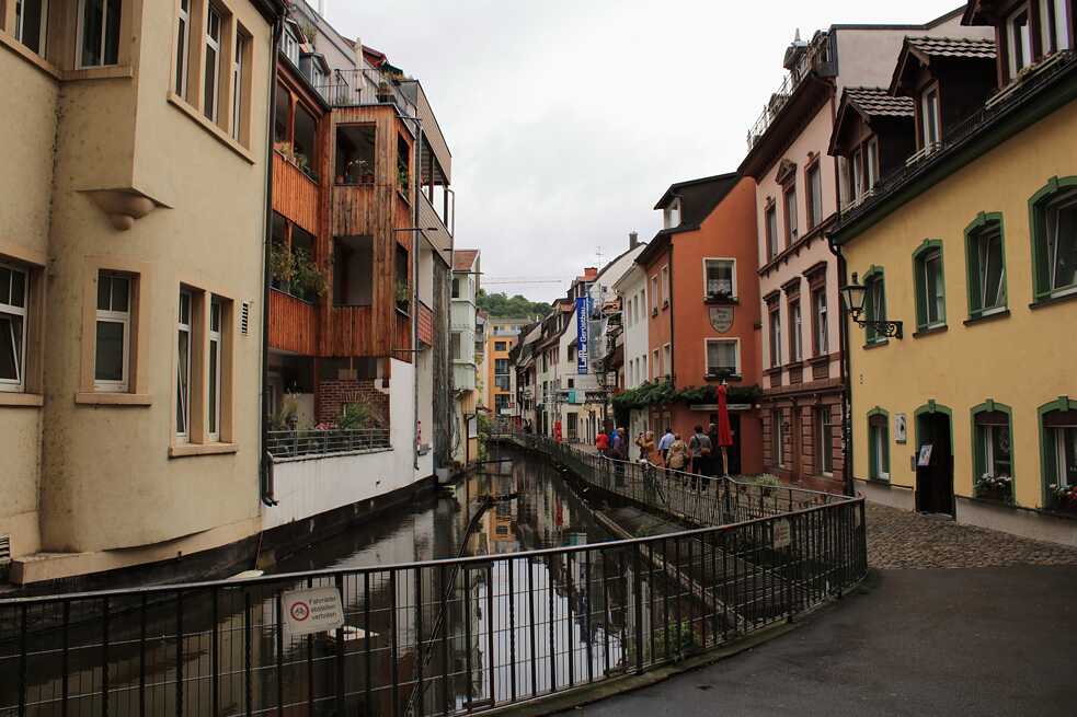 Die Fischerau, das ehemalige Fischer-Viertel im historischen Zentrum