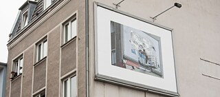 Để tham gia Festival CityLeaks 2019, nghệ sĩ Andrey Ustinov đã đăng ký một diện tích cho áp phich ở quận Ehrenfeld-Köln và dán lên đó một bức ảnh của chính mình đang dán áp phích. „Iconoclach“ tồn tại 20 ngày, sau đó hết thời gian thuê diện tích cho áp phích.